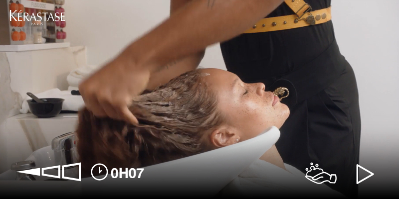CURL MANIFESTO | Anwendung bei Wellen&Locken | Kérastase AT Thumbnail